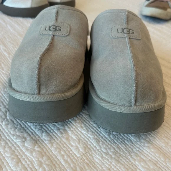 UGG Women's Cozy Gray Slippers - Picture 7 of 7